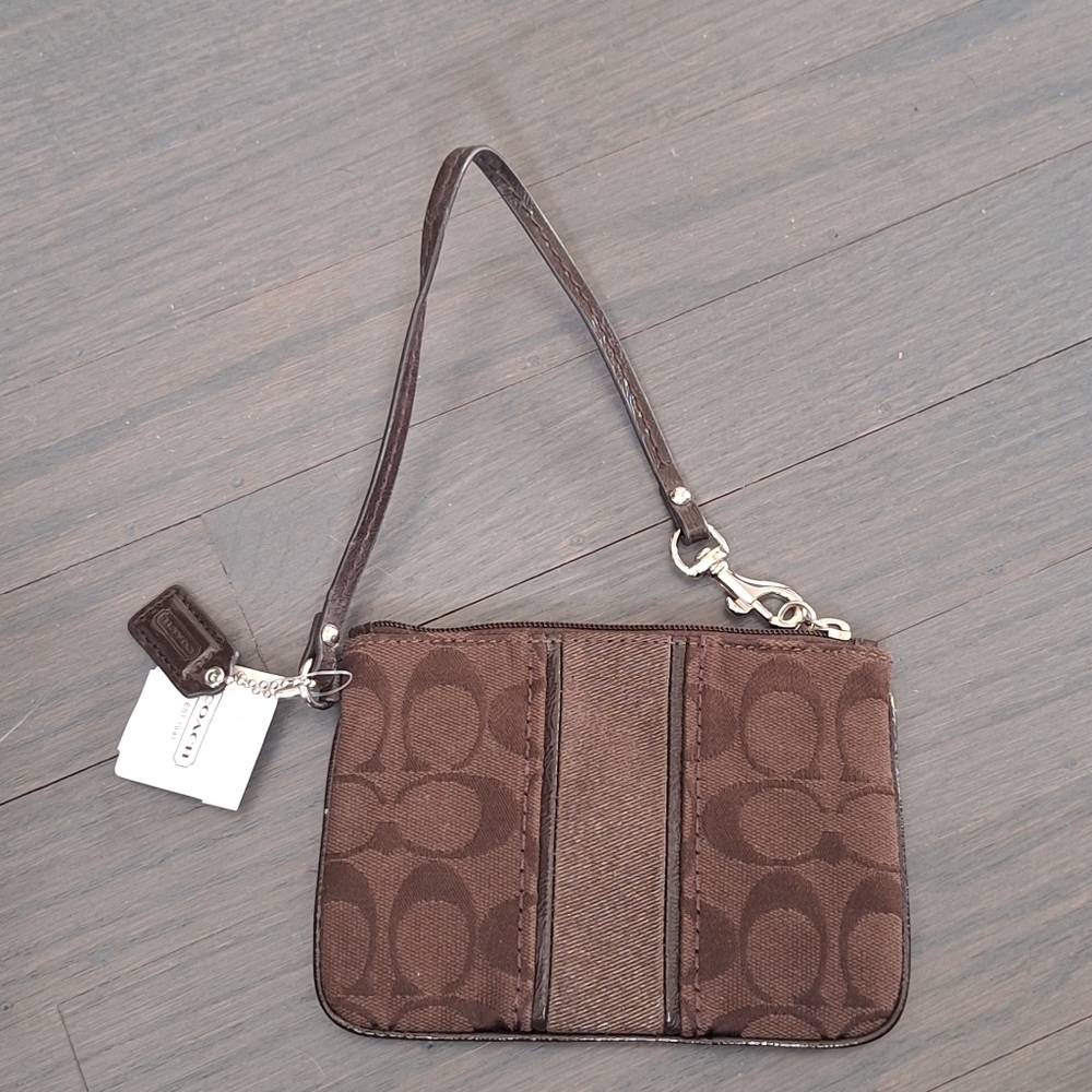 COACH NWT  MAHOGANY SIGNATURE Canvas WRISTLET
